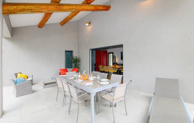 Acogedor apartamento de 1 dormitorio con WiFi y aparcamiento, a 2,5 km de Saint-Alban-Auriolles in Labeaume, Ardèche