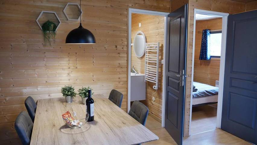 Gîte pour 4 personnes, avec jardin dans Saint-Bonnet-de-Condat