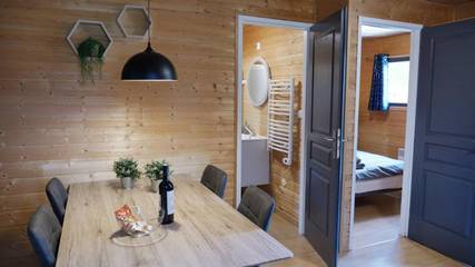 Camping pour 4 personnes, avec jardin dans le Cantal