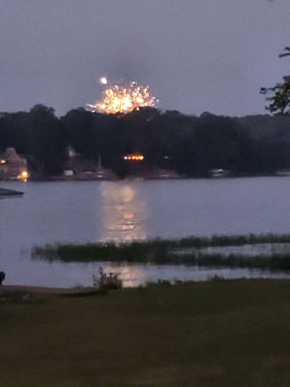 Main Lake Cove & Great Views; Dock for pontoons/deck/bass boats; flat lot/linens in Lake Gaston