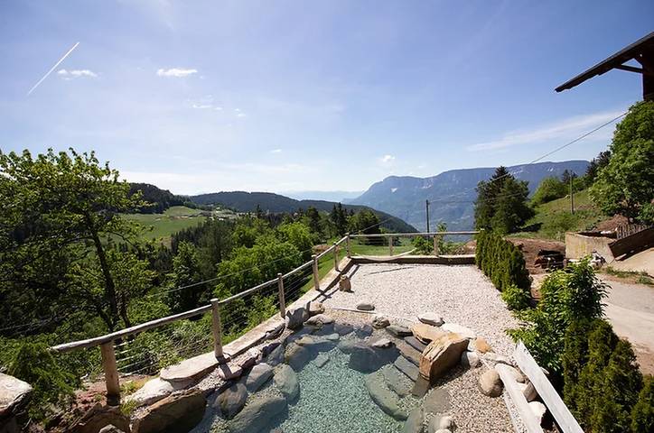 Entire apartment, Apartment 'Eggerhof Familiennestl' with Mountain View, Terrace and Wi-Fi in Vöran, Sarntal Alps
