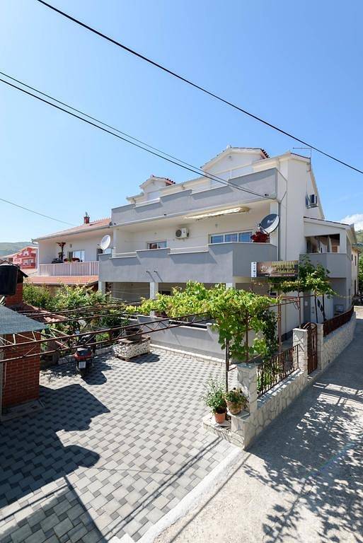 Gîte pour 6 personnes, avec terrasse à Trogir