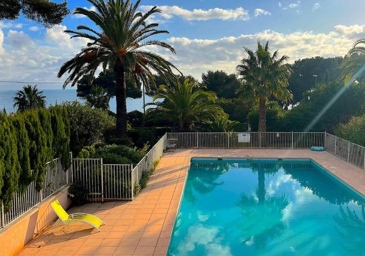 Chalet para 6 personas, con vistas y terraza además de jardín y piscina - 1