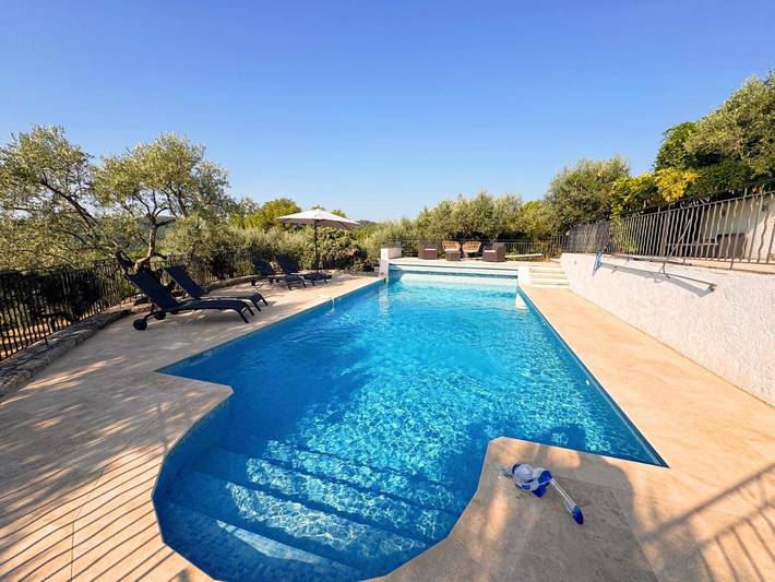 Location de vacances pour 8 personnes, avec piscine ainsi que jardin et vue à Claviers - 3