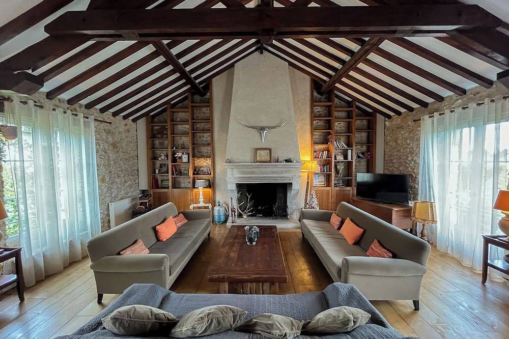 Chez Oscar, maison en pierre en plein cœur de Barbizon in Barbizon, Parc naturel régional du Gâtinais français