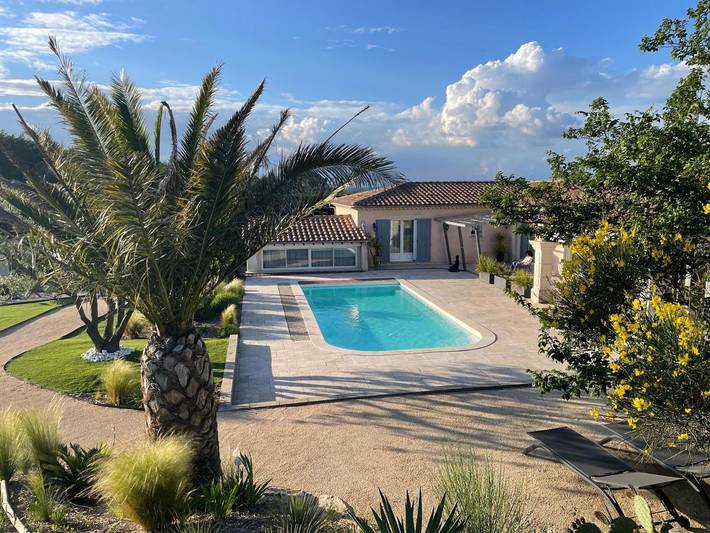 Maison d’hôte pour 2 personnes, avec Terrasse et Jardin ainsi que Piscine et Vue