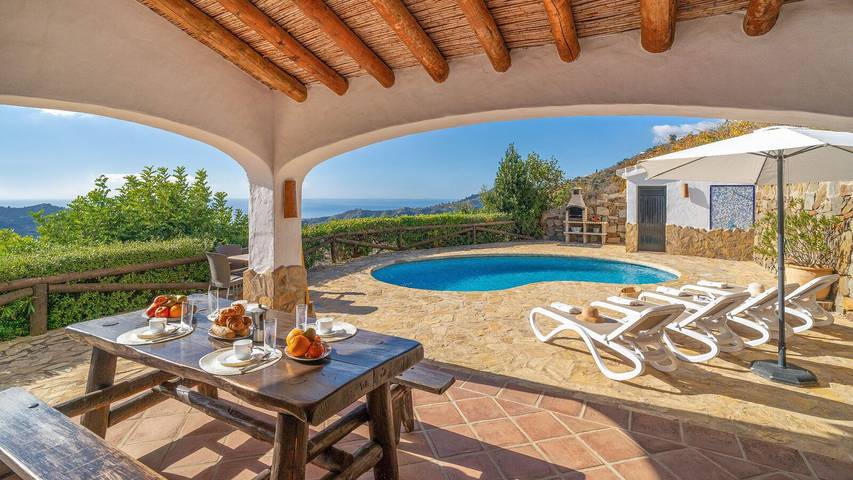 Finca für 4 Personen, mit Balkon/Terrasse und Pool in Cómpeta