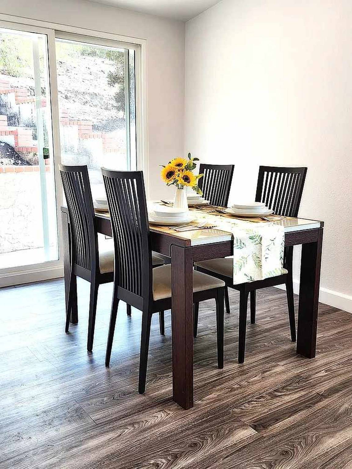 Modern Family Retreat, Near Disneyland, Pet-Friendly Yard & Views in Condado de Orange