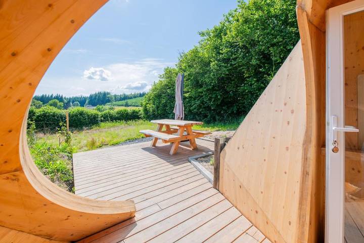 Gîte pour 4 personnes, avec Terrasse ainsi que Jardin et Vue à Neuvic