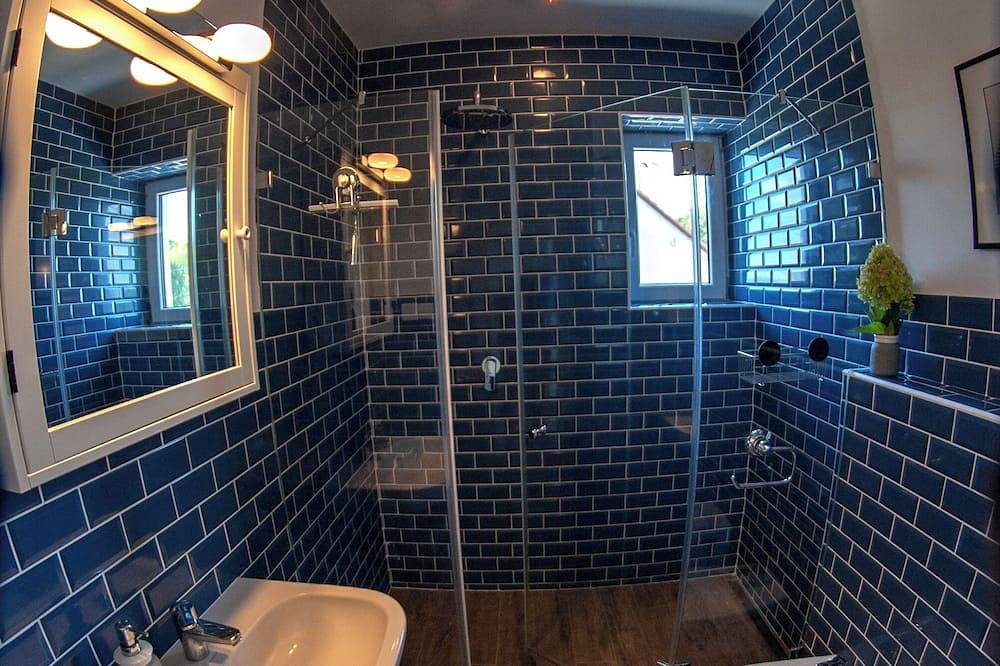 Lakeview Home in Tihany with Hot Tub in Tihany, Balatonfüredi járás