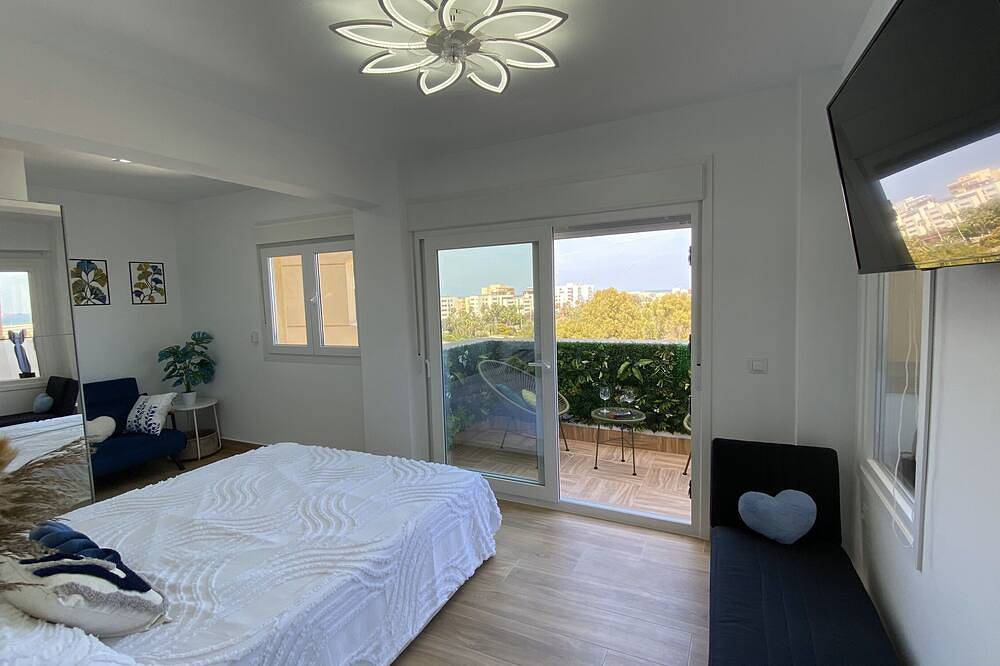 Entire apartment, The Rock Views Apartments 1 1 min walk from the border with Gibraltar in La Línea de la Concepción, Costa de la Luz