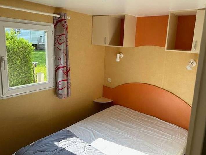 Camping Le Pontillou - Mobilheim 5 personen - Mobilheim Louisiane : 2 Schlafzimmer - Überdachte Terrasse - 4 Betten + 1 Einzelbett - Großer Kühlschrank 4/5 Pers. in Villamblard, Périgord Pourpre
