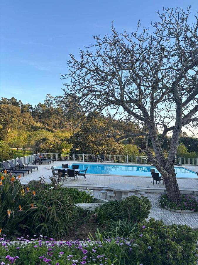 Bed and breakfast para 16 pessoas, com vista e jardim e ainda piscina em Torres Vedras