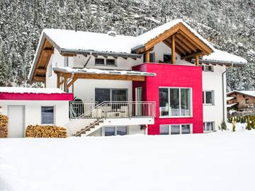 Ferienwohnung für 10 Personen, mit Terrasse und Garten in Pettneu am Arlberg
