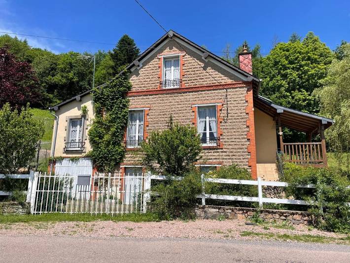 Gîte pour 4 personnes, avec terrasse et vue à Anost
