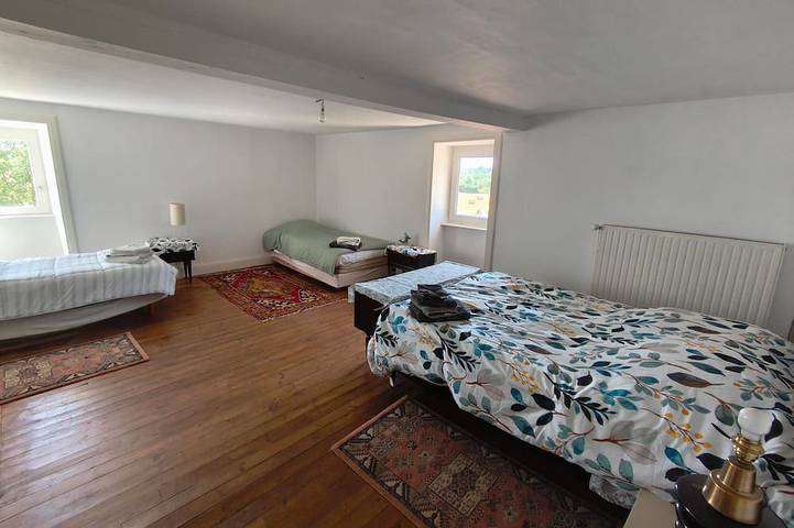 Location de vacances pour 10 personnes, avec jardin à Saint-Georges-de-Baroille - 4
