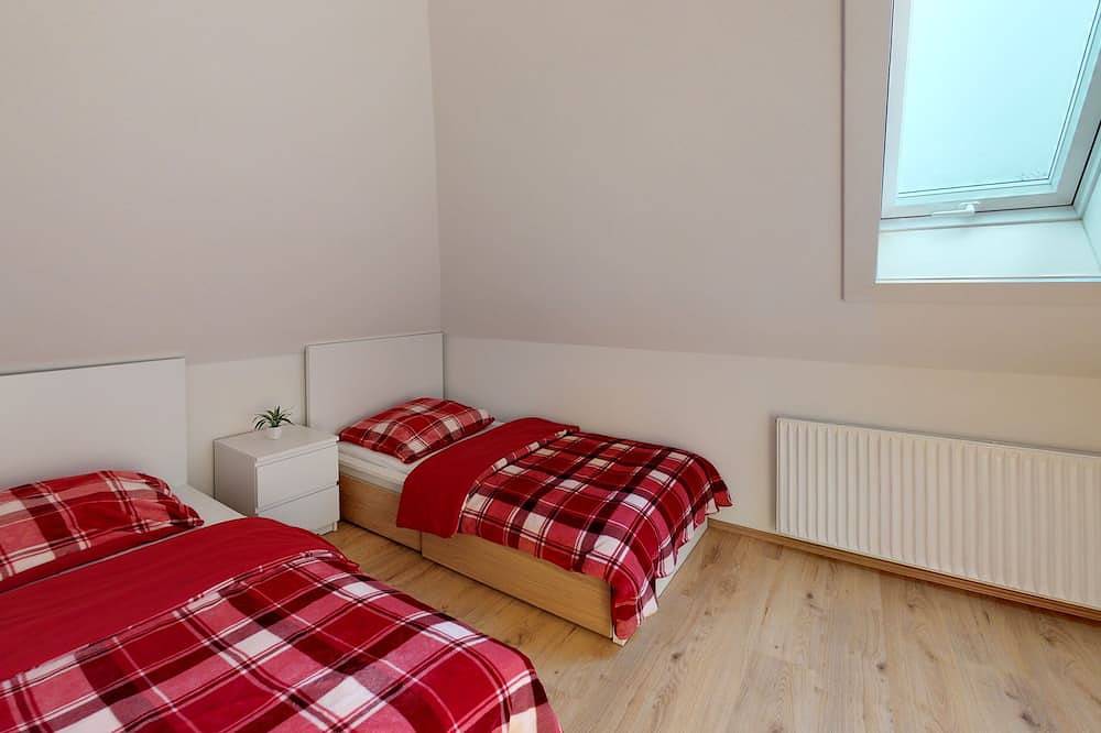 Ganze Wohnung, Ferienwohnung in historischem Gebäude - Alte Schule in Rödental, Oberes Maintal - Coburger Land