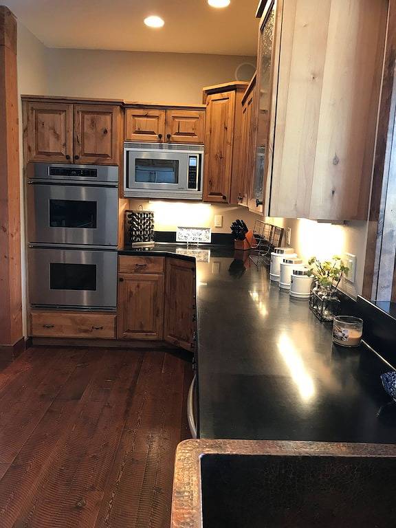 Lodge for 14 people in Flathead Lake