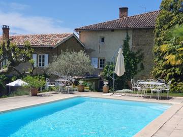Cottage pour 2 personnes, avec piscine et jardin à Denicé