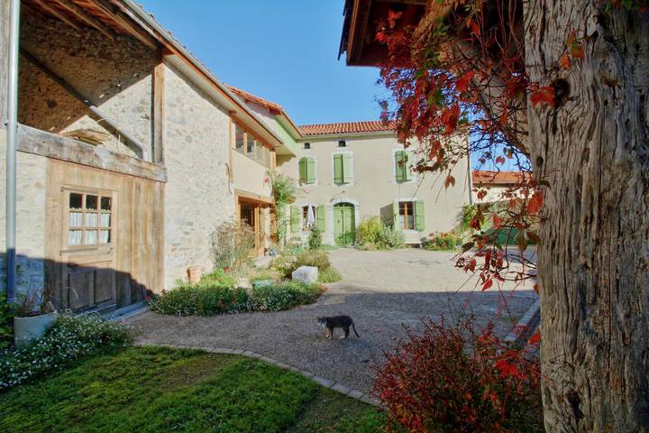 Gîte pour 10 personnes, avec jardin et terrasse