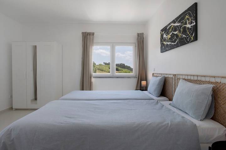 Ganze Wohnung, Zimmer 'Sun' mit Bergblick, Gemeinschaftspool und Wlan in Lourinhã, Lissabon Distrikt