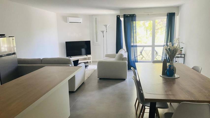 Appartement de vacances pour 6 personnes, avec Balcon ainsi que Piscine et Vue