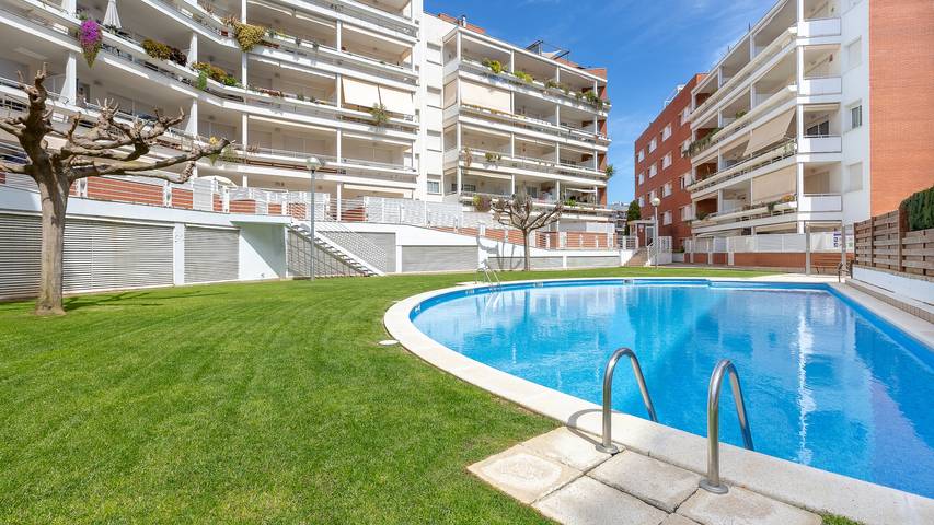 Apartament wakacyjny dla 4 osób, z Taras i Ogród oraz Basen w Lloret de Mar