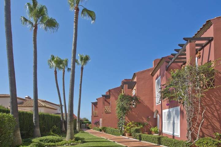 Gîte pour 6 personnes, avec Balcon ainsi que Jardin et Piscine