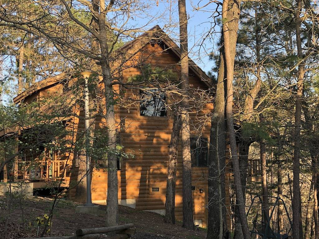 Branson Missouri Luxury Log Cabin auf Quiet Pine Ridge Wald oberhalb des Sees, Jacuuzi in Table Rock Lake