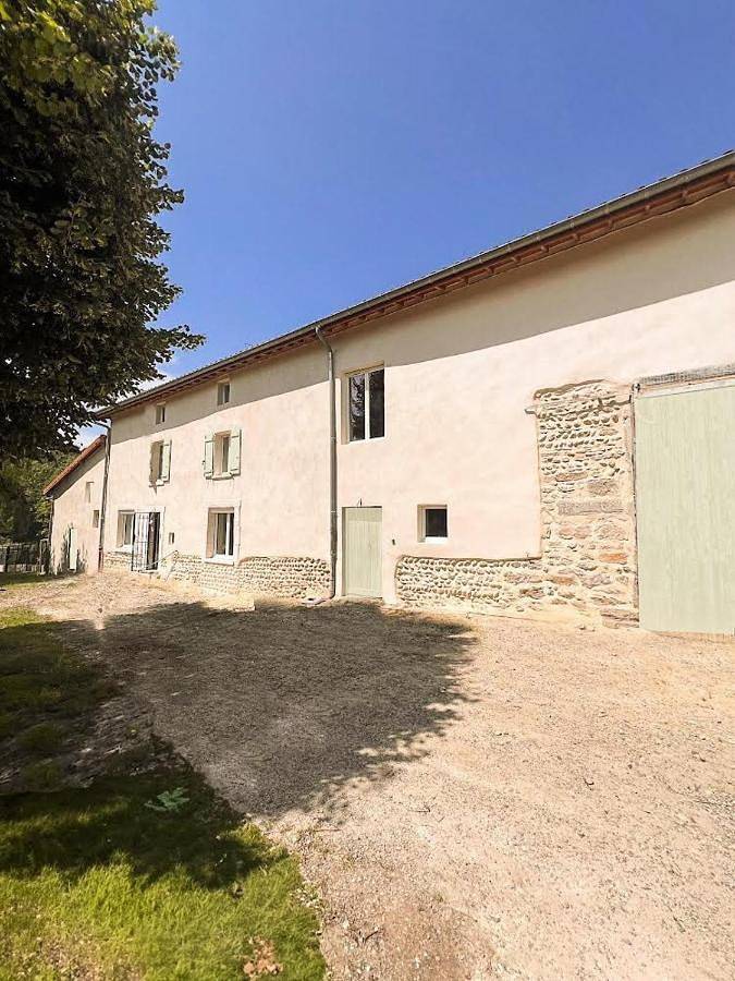 Three-Bedroom House in Saint-Georges-d'Espéranche, Région de Vienne