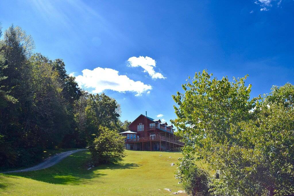 The Morning View Suite im Country Manor Inn in Tuckaleechee, Blount County