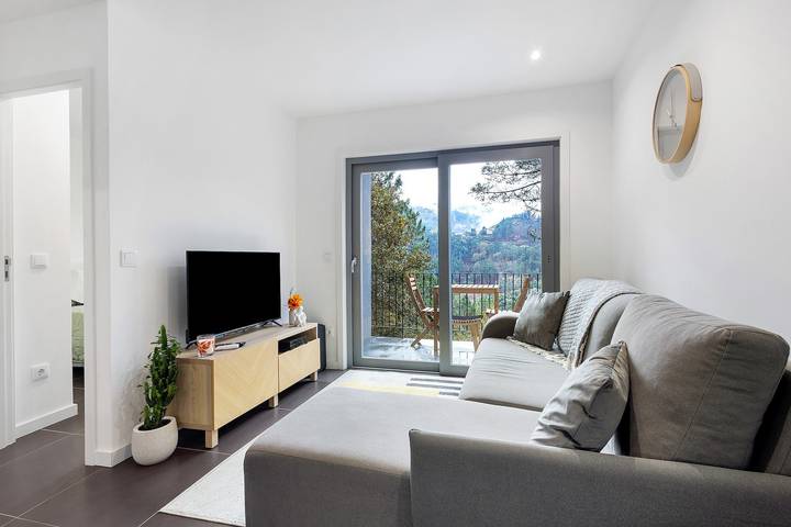 Refúgio de montanha para 4 pessoas, com vista para o lago e varanda e ainda jardim no Gerês