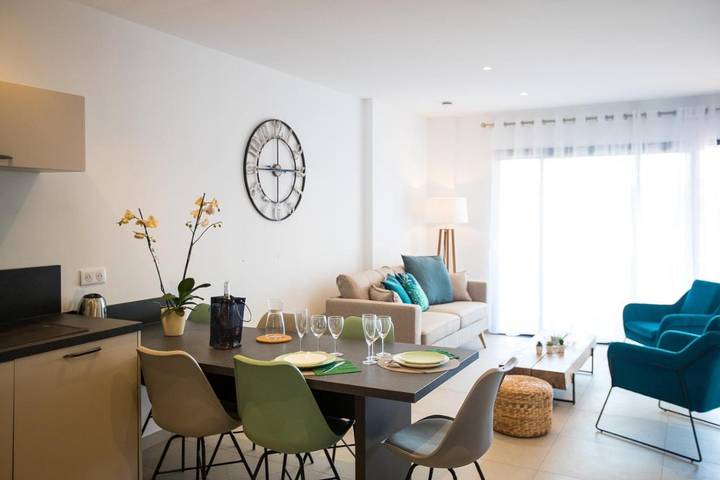 Appart’hôtel pour 2 personnes, avec Balcon et Terrasse ainsi que Jardin et Piscine