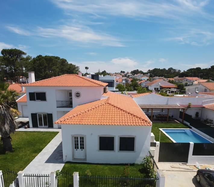 Casa rural para 10 personas, con Balcón y Terraza además de Jardín y Piscina en Costa da Caparica