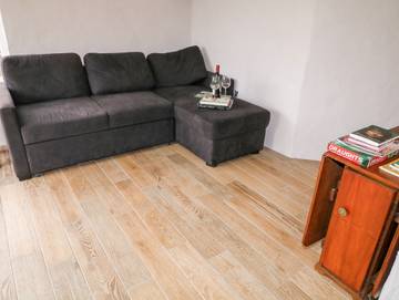 Log Cabin for 4 People in County Antrim, Ulster, Photo 3