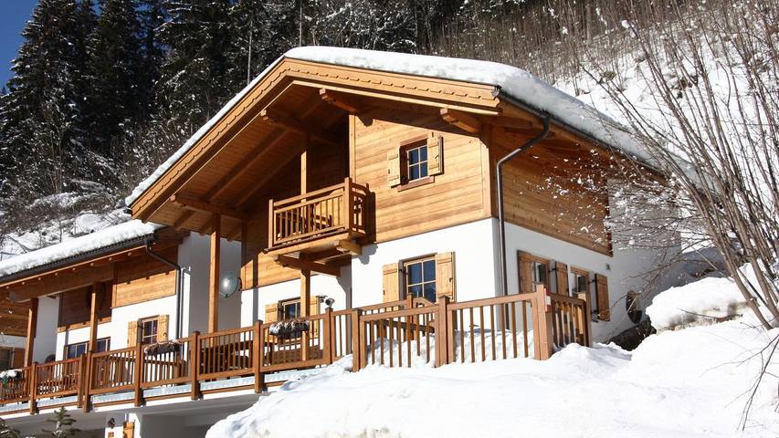 Chalet voor 12 personen, with terras and zwembad as well as sauna in Wald im Pinzgau