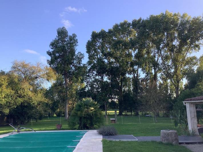 Location de vacances pour 2 personnes, avec vue et jardin ainsi que terrasse et piscine, animaux acceptés à Damvix - 2