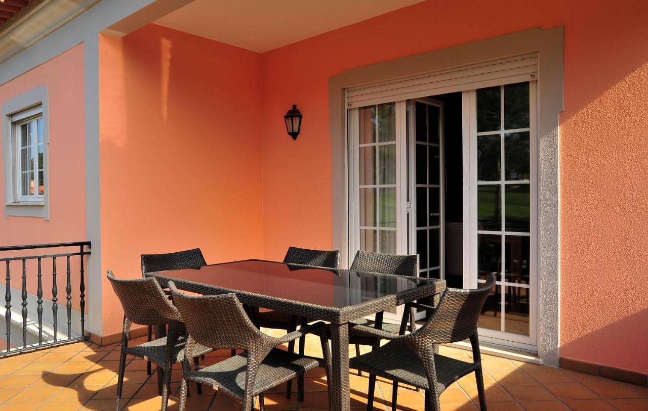 Three-Bedroom Townhouse in Amoreira, Leiria distrito
