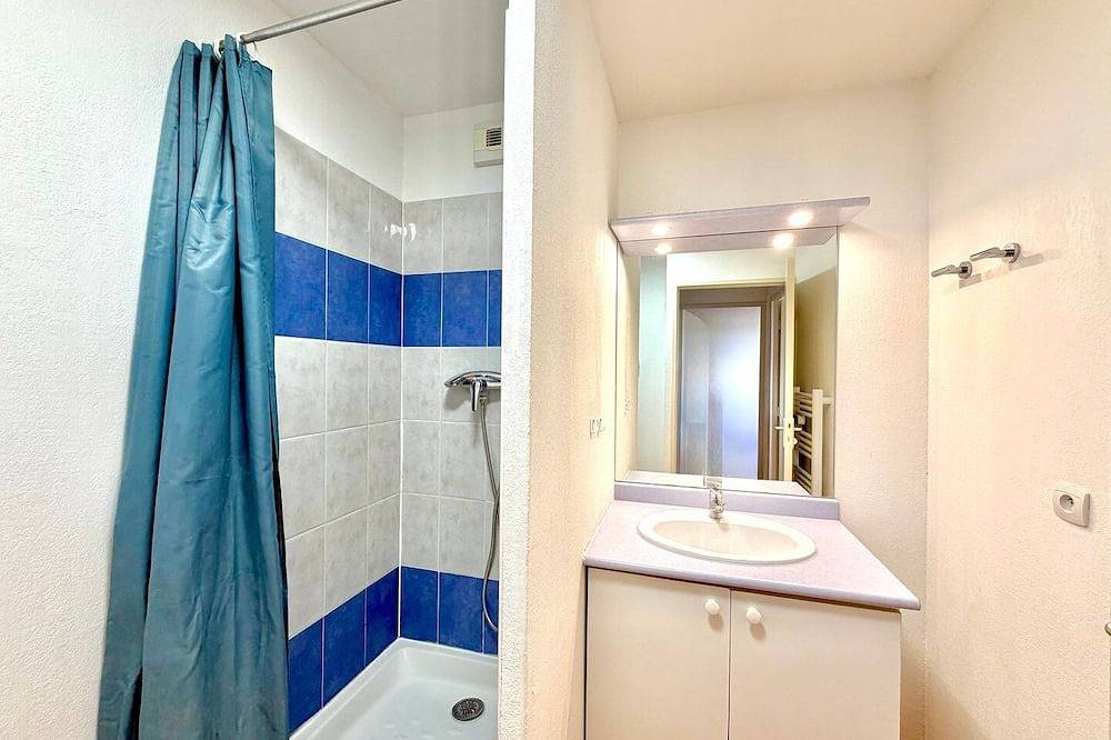 Entire apartment, La salamandre bleue, 4 pers pool in Calvisson in Calvisson, Mediterranean Coast (France)