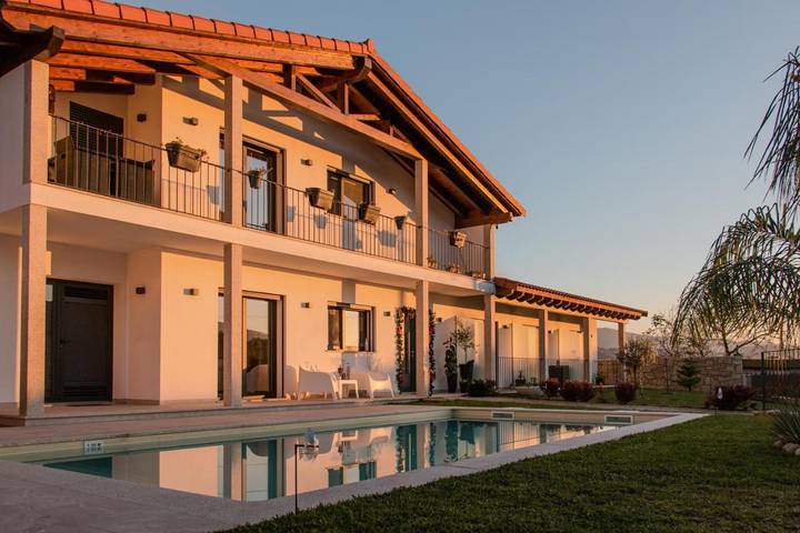Maison de campagne pour 2 personnes, avec Balcon et Terrasse ainsi que Jardin et Piscine dans Soajo