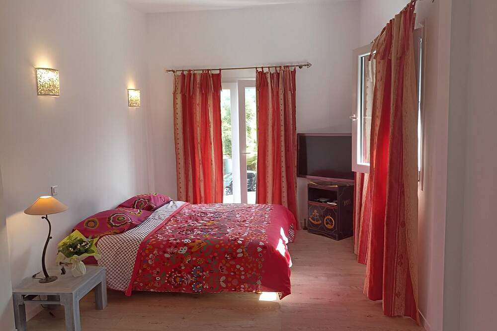 Villa avec piscine et belle vue mer proche des plages et commerces in Porticcio, Grosseto-Prugna