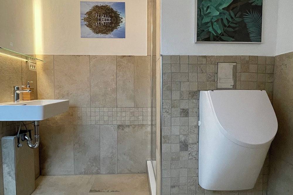 Ganze Wohnung, Großzügige, gemütliche Dachwohnung mit Bergblick inmitten vieler Ausflugsziele! in Berg, Starnberger See