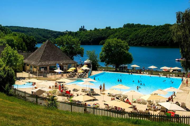 Camping pour 6 personnes, avec terrasse dans L'Aubrac - 2