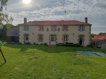 Chambre d’hôte pour 3 personnes, avec jardin à Chambretaud