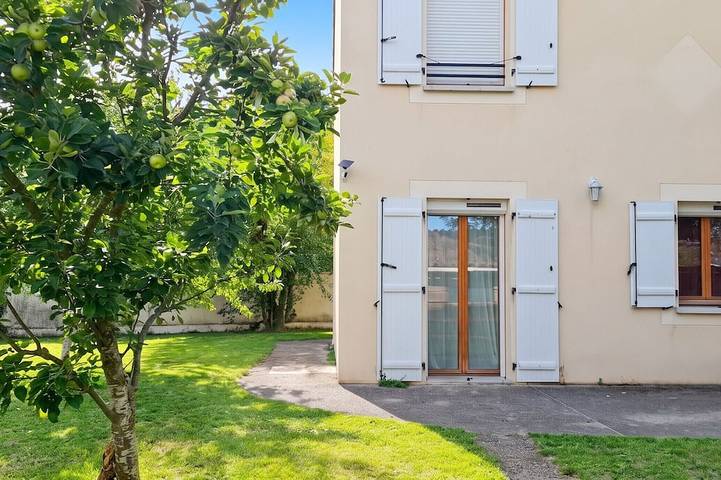 Location de vacances pour 8 personnes, avec Balcon/Terrasse ainsi que Terrasse et Jardin à Le Mée-sur-Seine