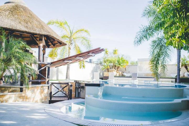 Casa rural para 9 personas, con piscina y piscina para niños además de jacuzzi y jardín, Se admiten mascotas en El Puerto de Santa María - 4