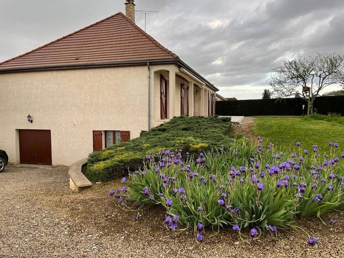 Location de vacances pour 6 personnes, avec jardin et terrasse dans Chemilly-sur-Serein