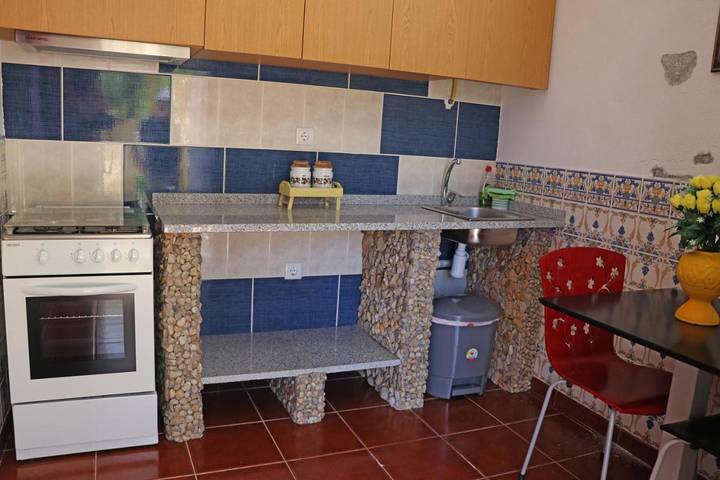 Gîte pour 2 personnes, avec vue ainsi que jardin et piscine dans Castro Daire - 4