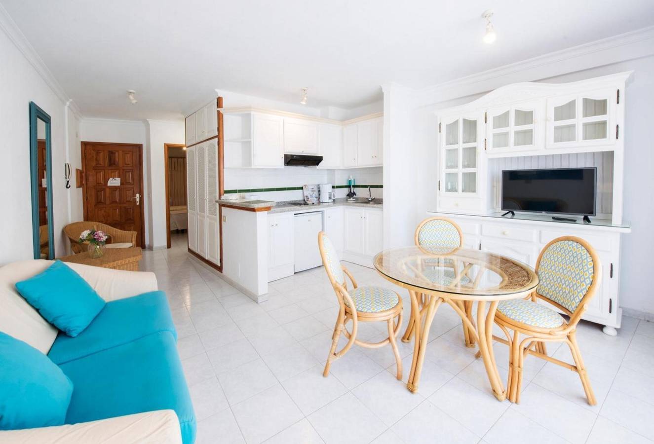 Apartamento entero, Apartamento 'Playa Delphin 305' con vistas al mar, balcón y Wi-Fi in Puerto Naos, Los Llanos de Aridane