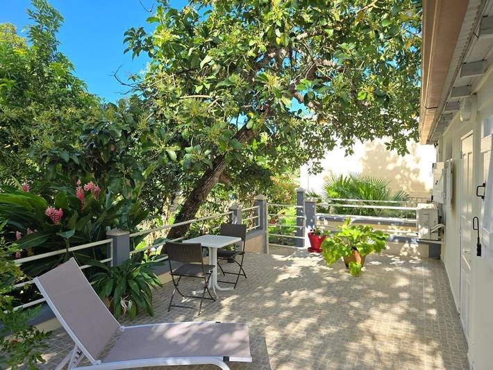 Location de vacances pour 2 personnes, avec terrasse à Petit-Bourg